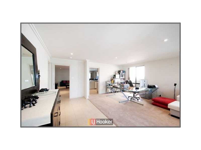 8 Dorothy Green Crescent, Franklin ACT 2913