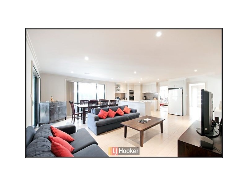 8 Dorothy Green Crescent, Franklin ACT 2913