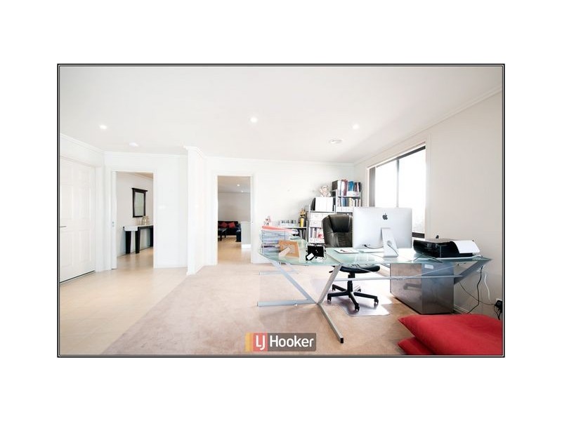 8 Dorothy Green Crescent, Franklin ACT 2913