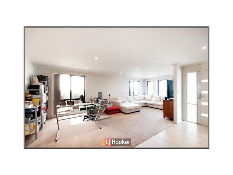 8 Dorothy Green Crescent, Franklin ACT 2913