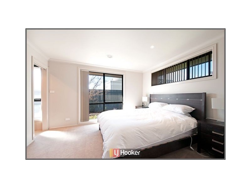 8 Dorothy Green Crescent, Franklin ACT 2913