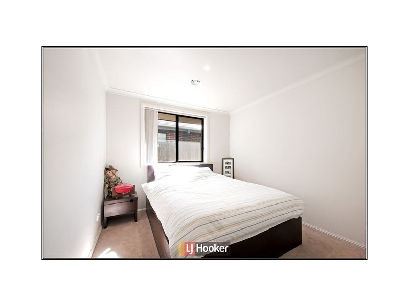 8 Dorothy Green Crescent, Franklin ACT 2913