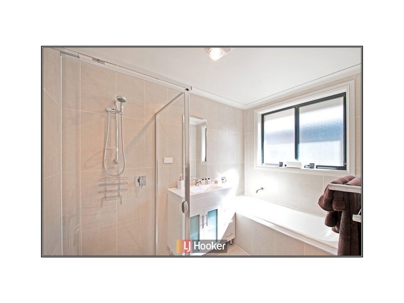 8 Dorothy Green Crescent, Franklin ACT 2913