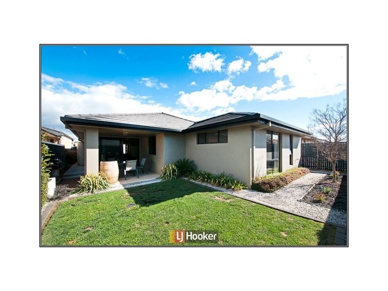 8 Dorothy Green Crescent, Franklin ACT 2913