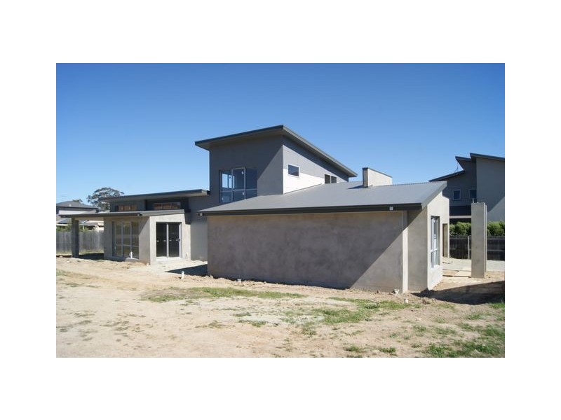 24 Denoon Street, Forde ACT 2914