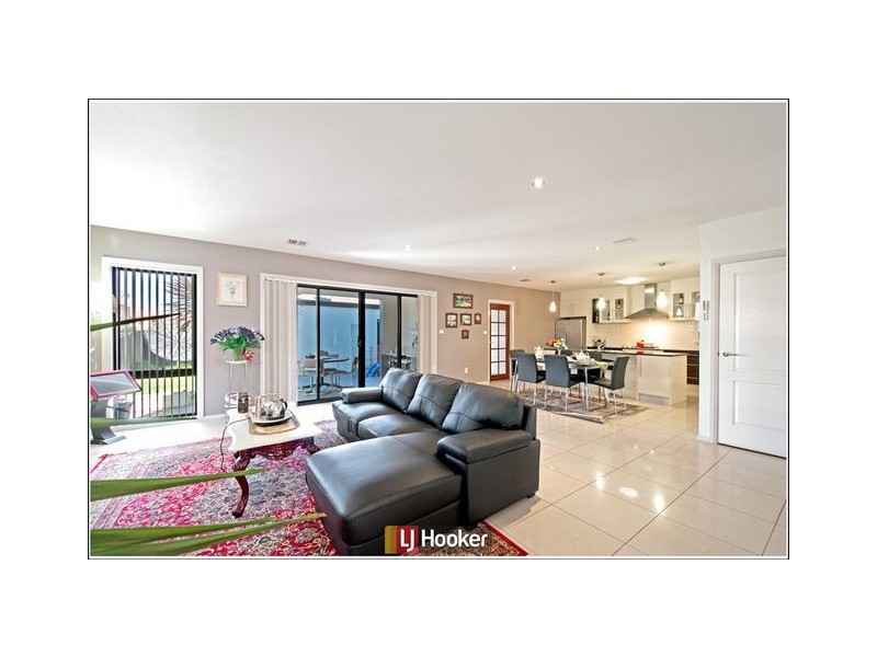 356 Anthony Rolfe Avenue, Harrison ACT 2914
