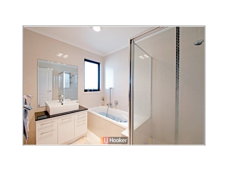 356 Anthony Rolfe Avenue, Harrison ACT 2914