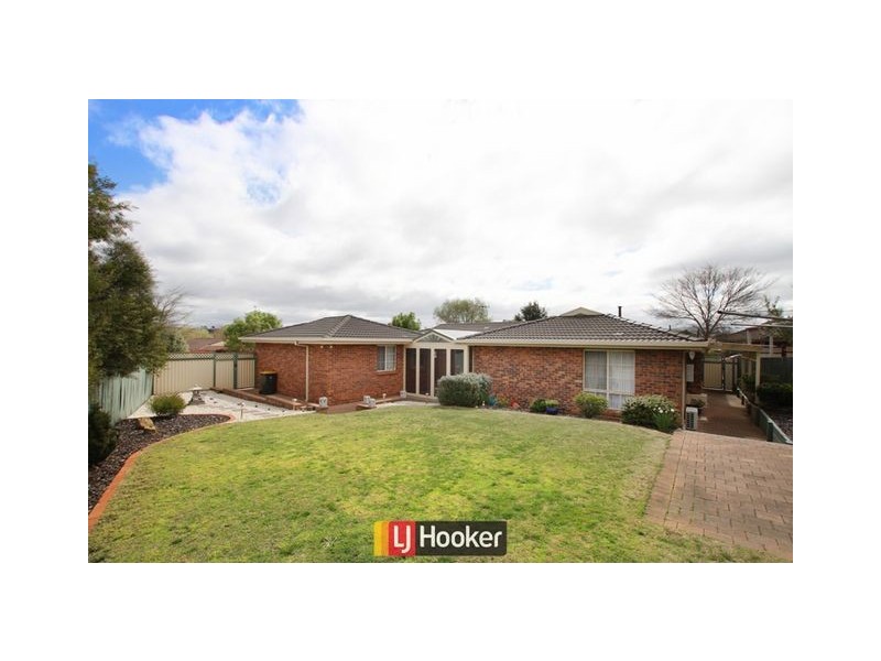 2 Dandenong Court, Palmerston ACT 2913