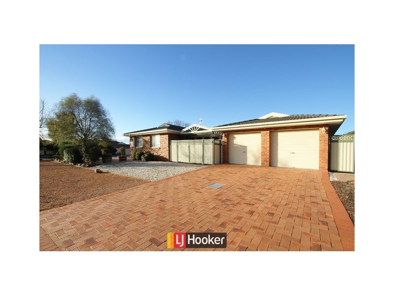 2 Dandenong Court, Palmerston ACT 2913