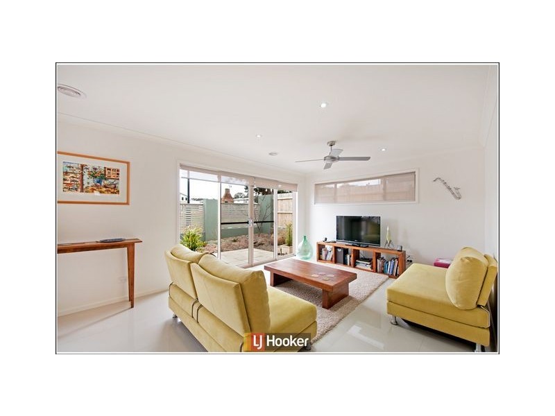 8 Hibberd Crescent, Forde ACT 2914