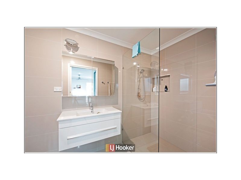 8 Hibberd Crescent, Forde ACT 2914