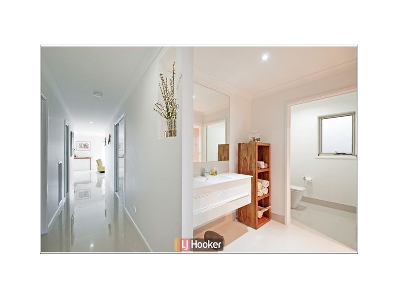 8 Hibberd Crescent, Forde ACT 2914