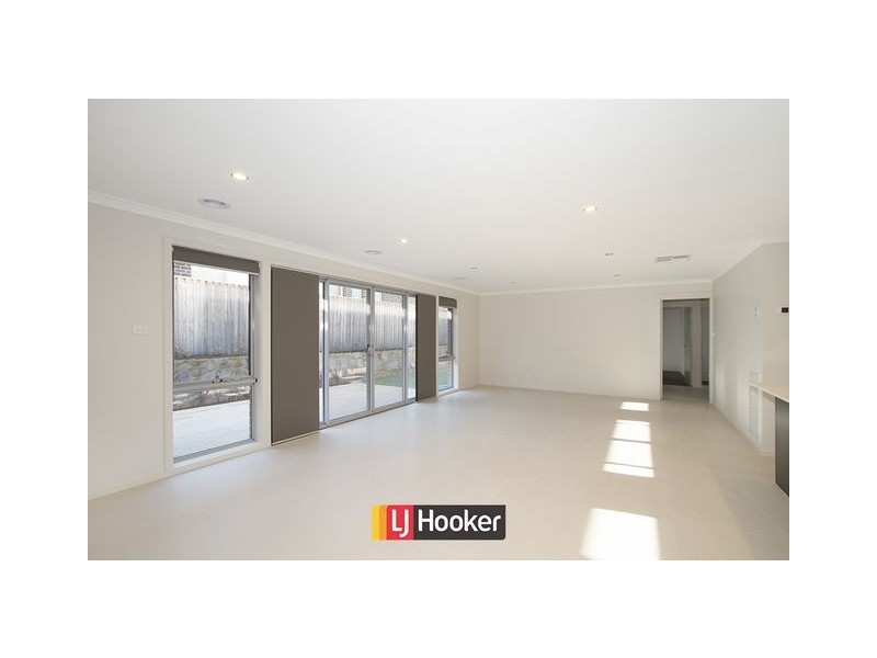 12 Victoria Owen Street, Casey ACT 2913