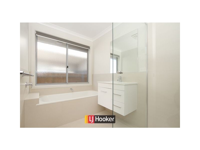 12 Victoria Owen Street, Casey ACT 2913