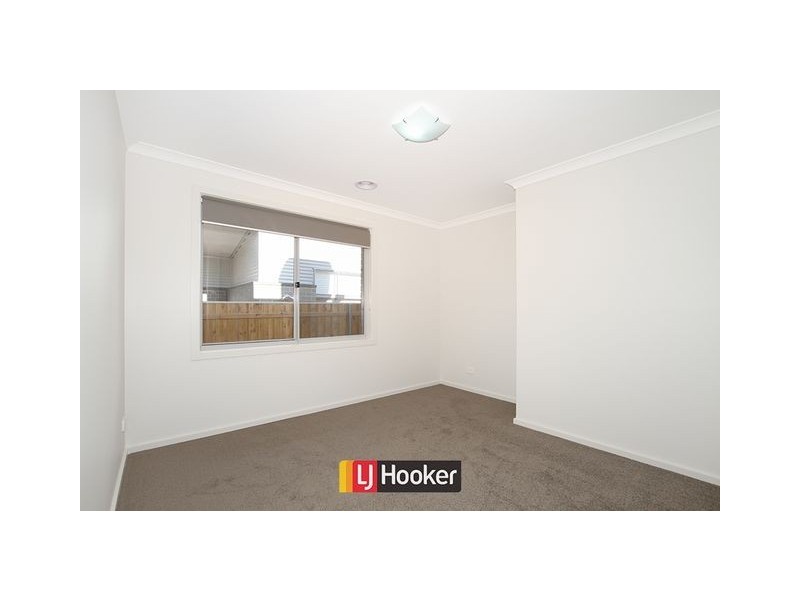 12 Victoria Owen Street, Casey ACT 2913