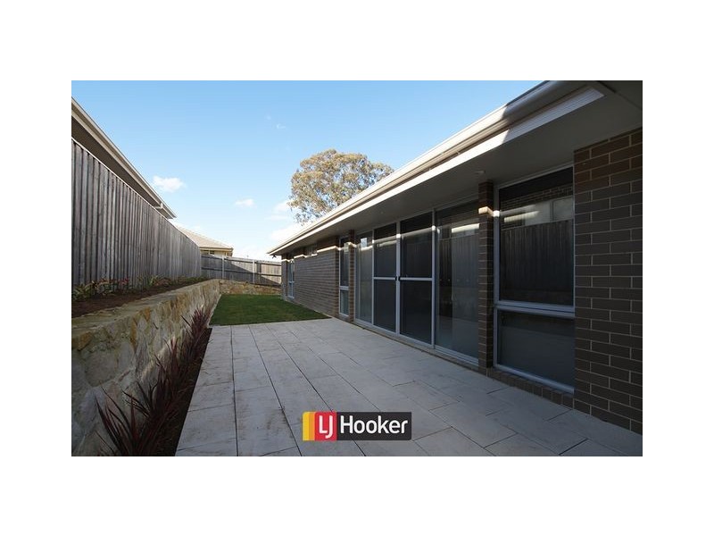 12 Victoria Owen Street, Casey ACT 2913