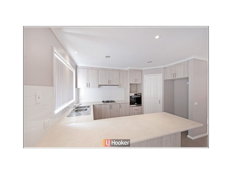 15 Victoria Owen Circuit, Casey ACT 2913