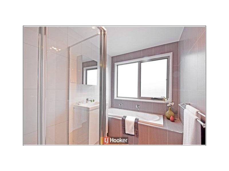 18 Keith Waller Rise, Casey ACT 2913
