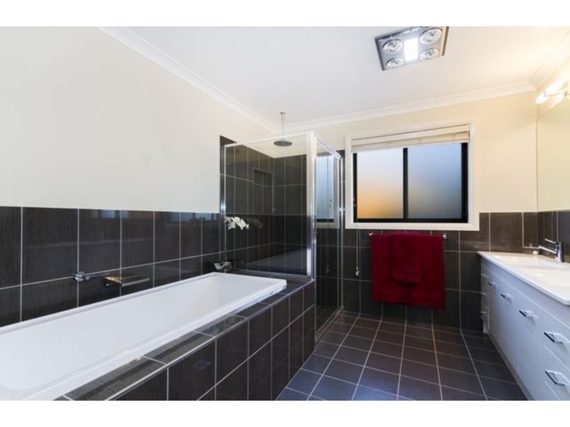 24 Alec Hope Crescent, Franklin ACT 2913