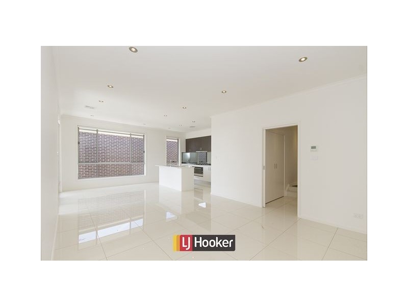 38 Cocoparra Crescent, Crace ACT 2911