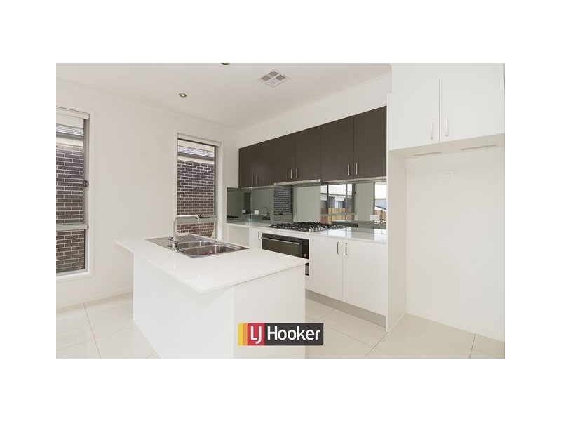 38 Cocoparra Crescent, Crace ACT 2911