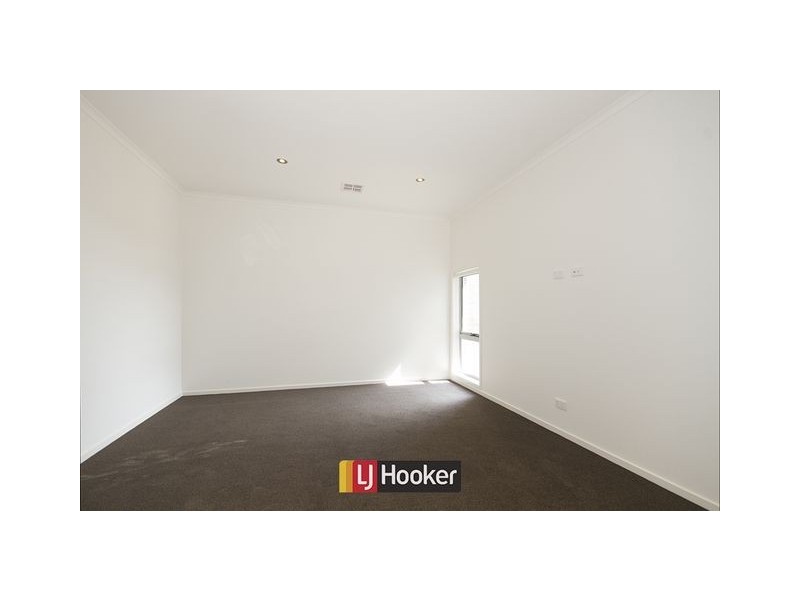 38 Cocoparra Crescent, Crace ACT 2911