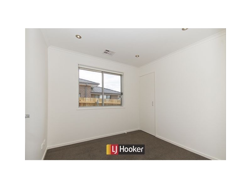 38 Cocoparra Crescent, Crace ACT 2911