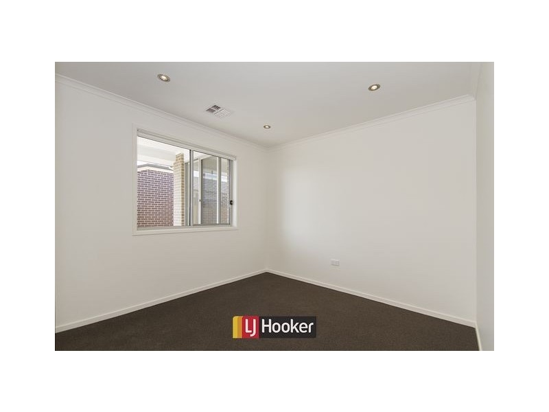 38 Cocoparra Crescent, Crace ACT 2911