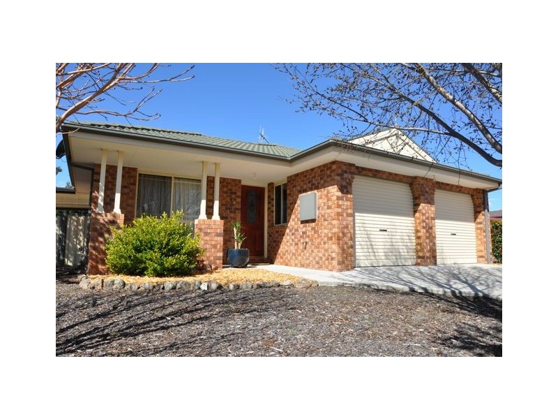 6 Hobday Place, Dunlop ACT 2615