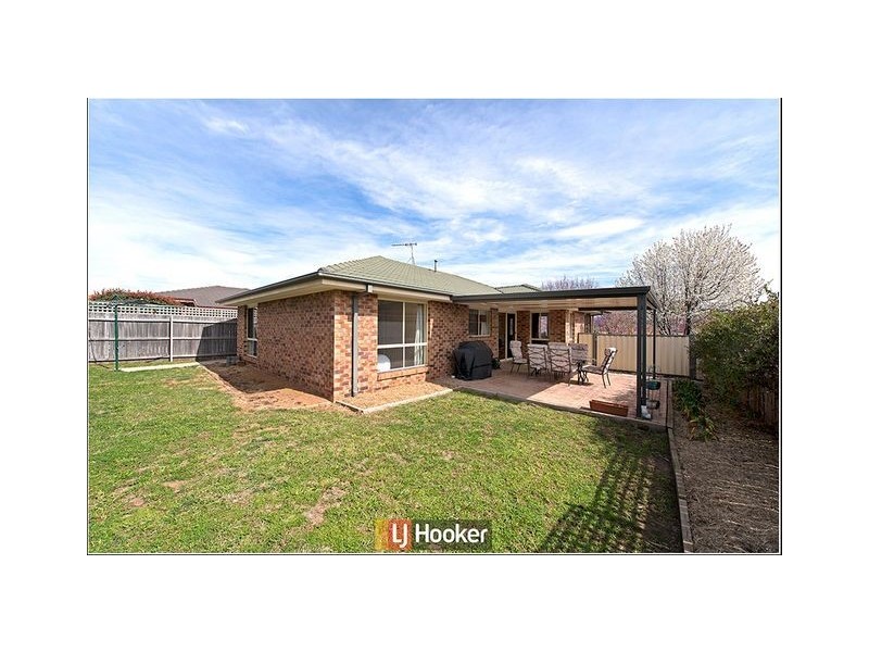 6 Hobday Place, Dunlop ACT 2615