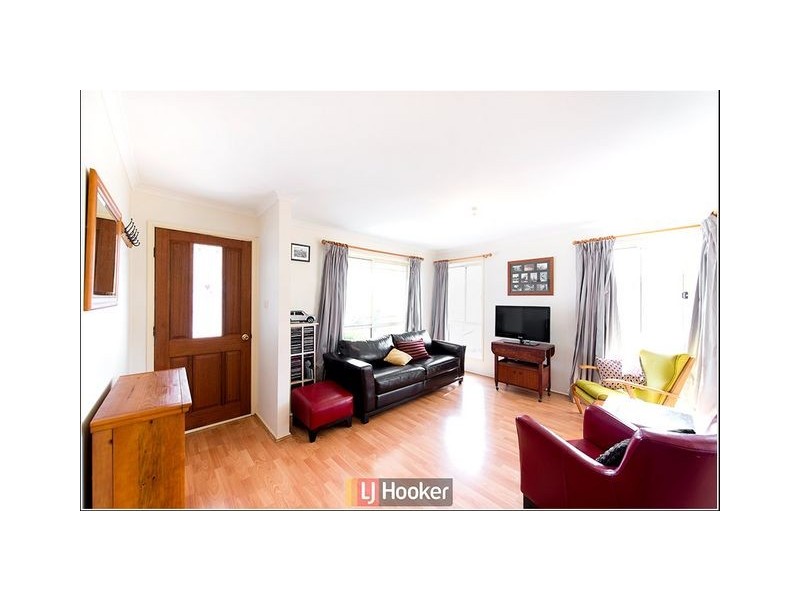 6 Hobday Place, Dunlop ACT 2615