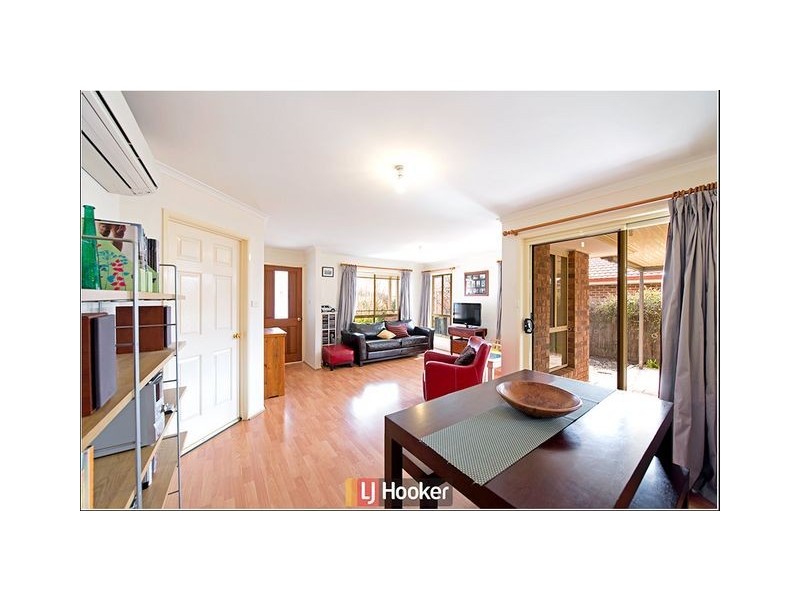 6 Hobday Place, Dunlop ACT 2615