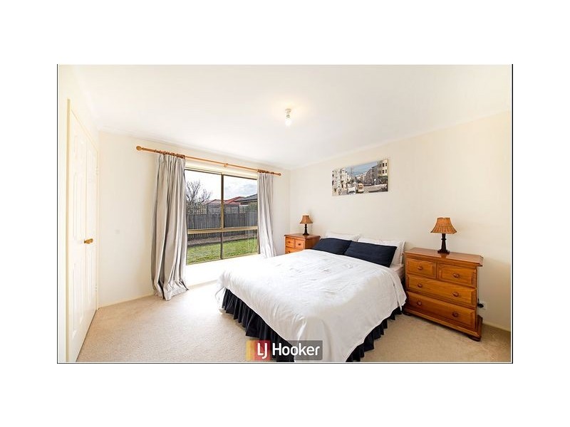 6 Hobday Place, Dunlop ACT 2615