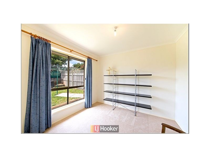 6 Hobday Place, Dunlop ACT 2615