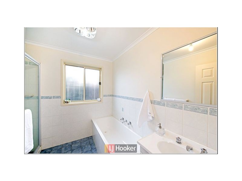 6 Hobday Place, Dunlop ACT 2615
