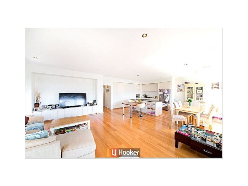 8 Hooton Street, Forde ACT 2914