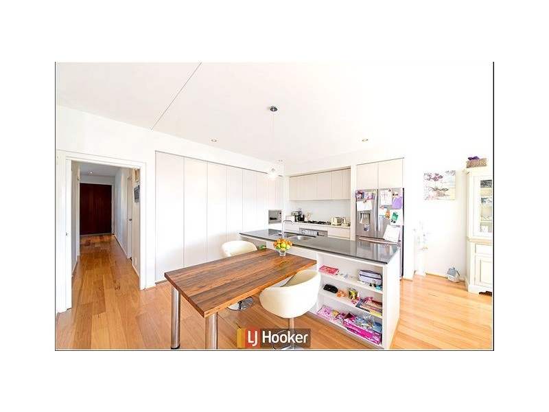 8 Hooton Street, Forde ACT 2914