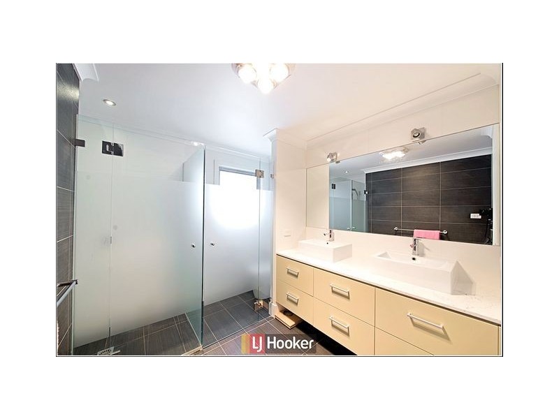 8 Hooton Street, Forde ACT 2914