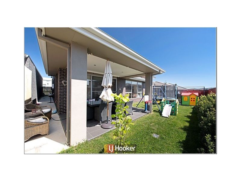 8 Hooton Street, Forde ACT 2914