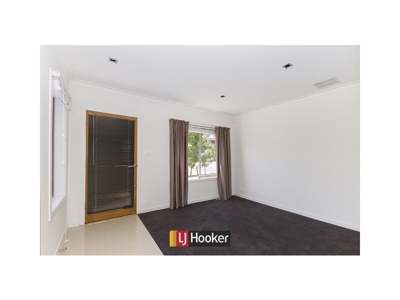 2/50 Victoria Owen Street, Casey ACT 2913