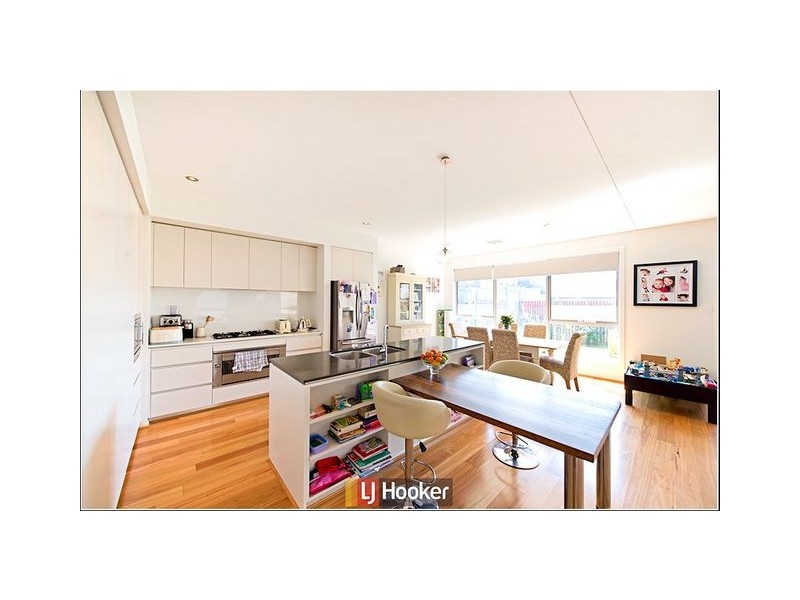 8 Hooton Street, Forde ACT 2914