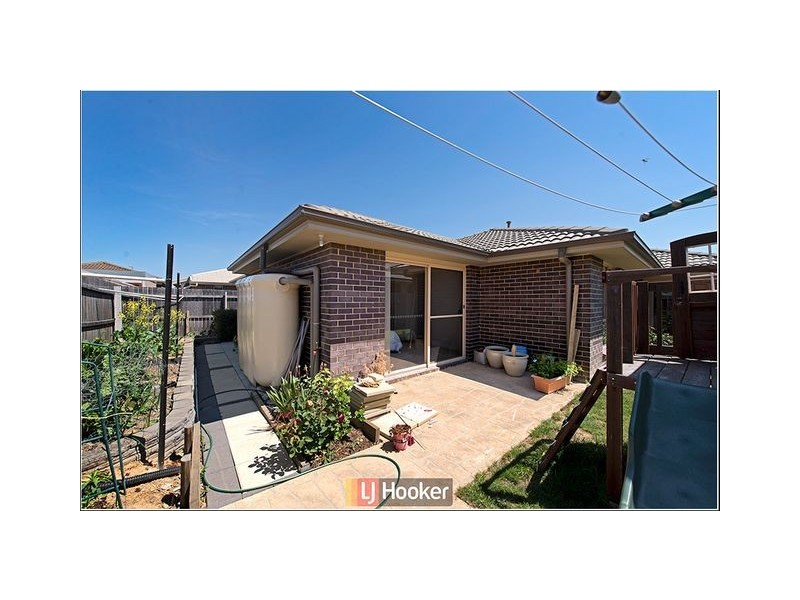 6 Hesba Brinsmead Street, Franklin ACT 2913
