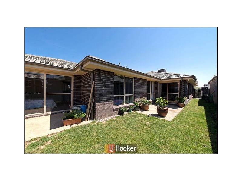 6 Hesba Brinsmead Street, Franklin ACT 2913