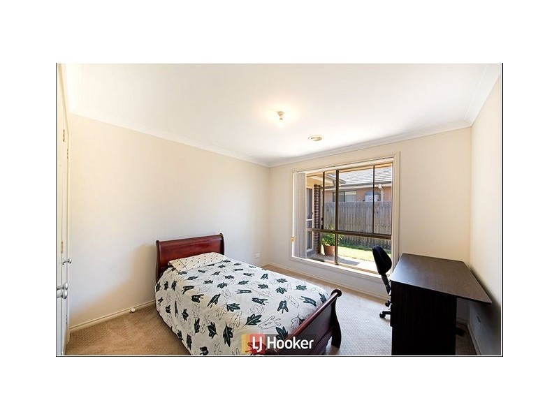 6 Hesba Brinsmead Street, Franklin ACT 2913