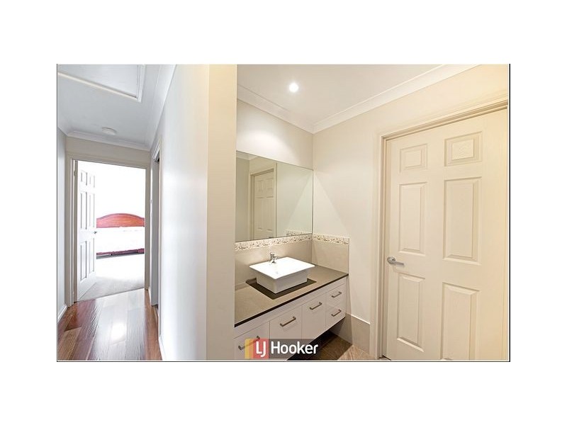 6 Hesba Brinsmead Street, Franklin ACT 2913