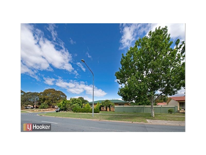 2 Clement Place, Macgregor ACT 2615