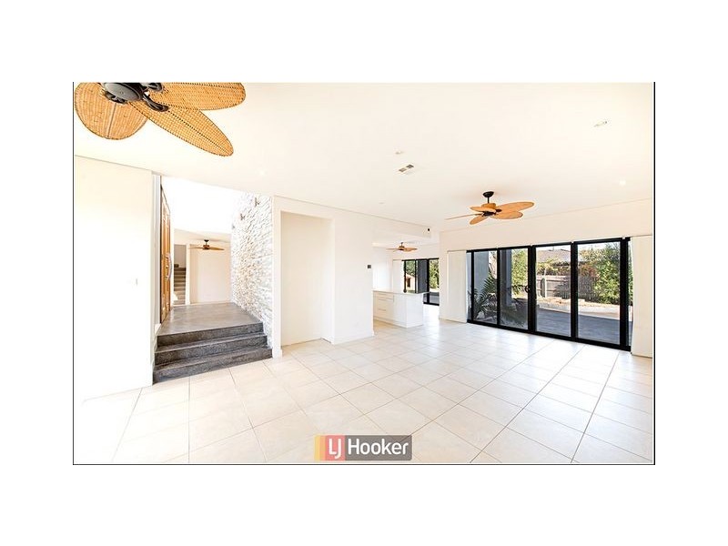 4 Mary Hall Circuit, Dunlop ACT 2615
