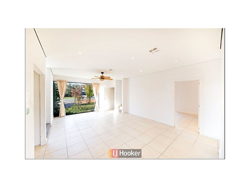 4 Mary Hall Circuit, Dunlop ACT 2615