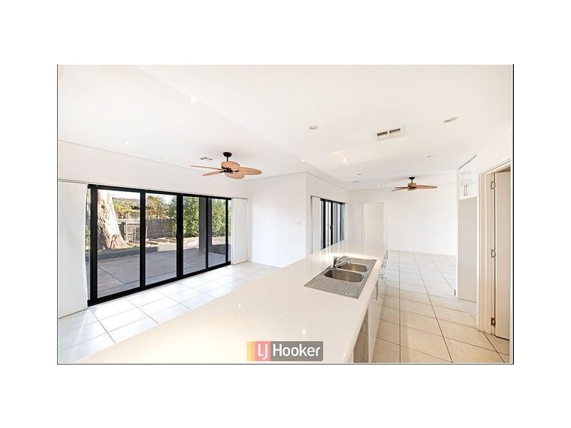4 Mary Hall Circuit, Dunlop ACT 2615
