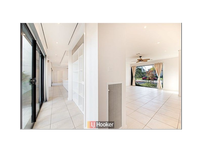 4 Mary Hall Circuit, Dunlop ACT 2615